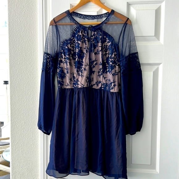 Soieblu nwt navy sheer dress. Size L - Picture 3 of 9